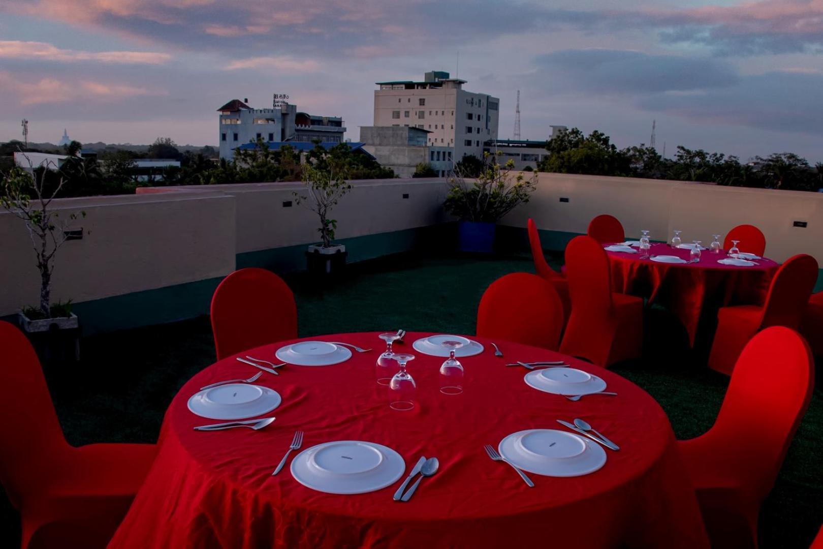 Kanola Luxury Hotel Anuradhapura Exterior photo