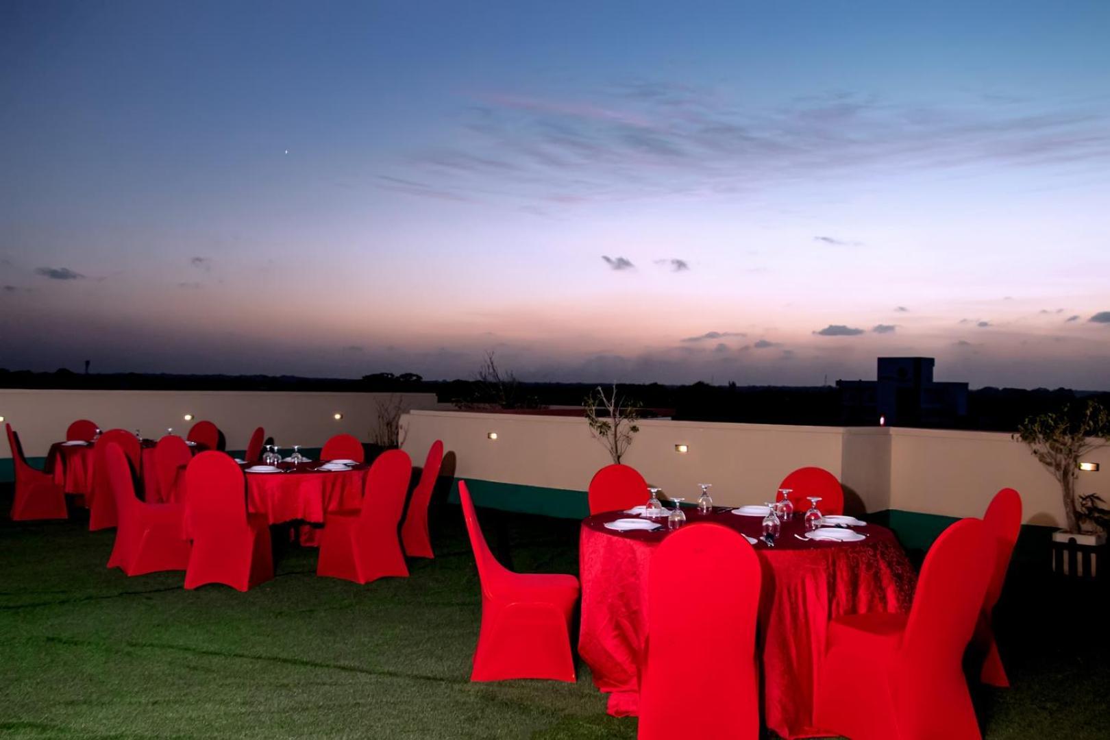 Kanola Luxury Hotel Anuradhapura Exterior photo